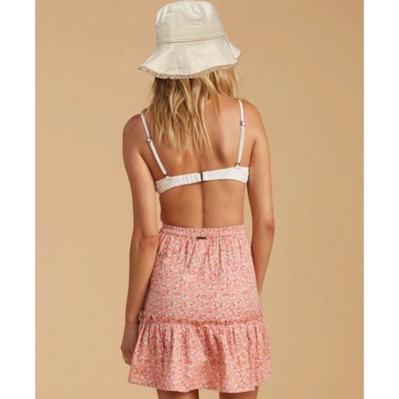 Reversible Linen Ruffle Hem Bucket Hat